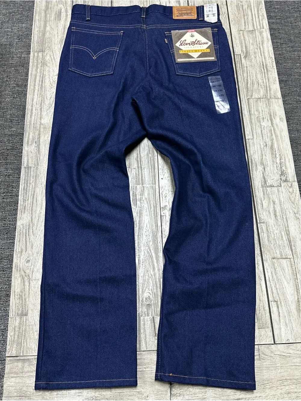 Levis classic dark